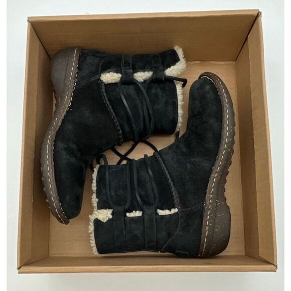 UGG Women’s Caspia Suede Shearling Ankle Boots Size 6 Black Lace Up Winter Shoes - Picture 7 of 8